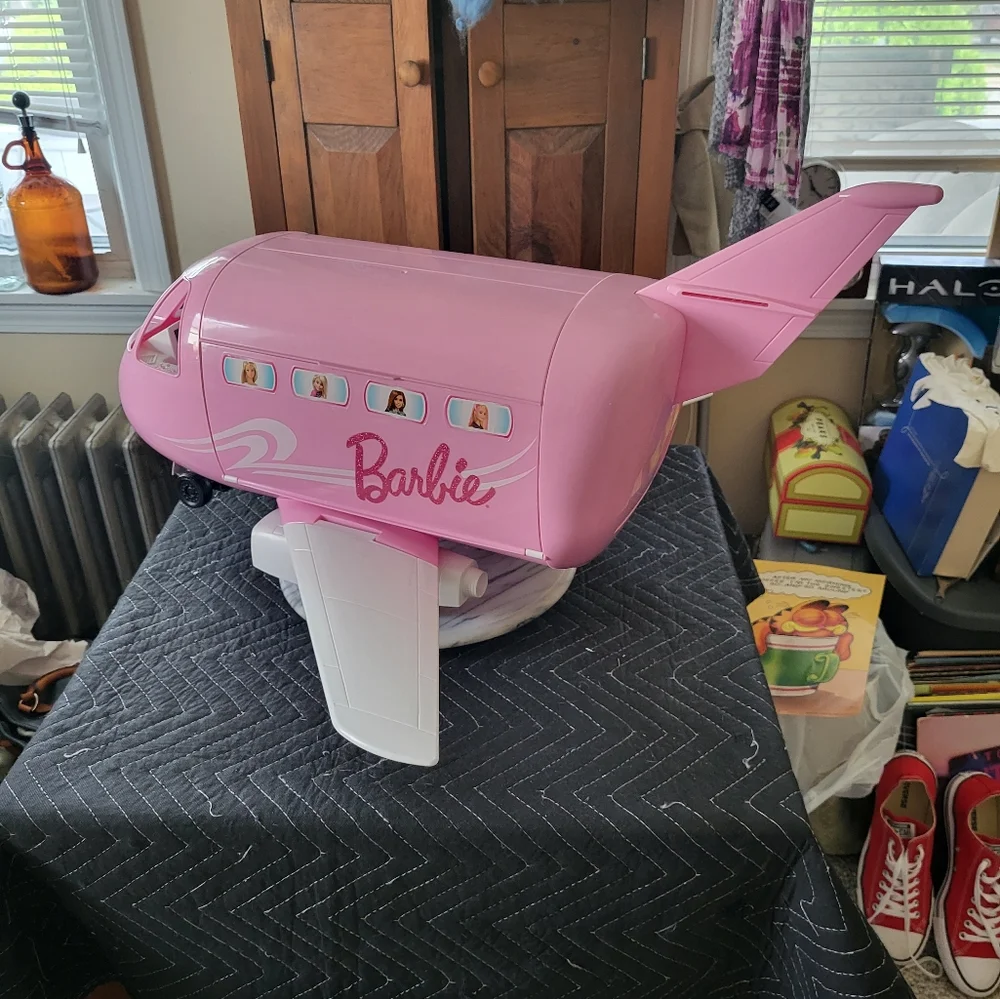 Barbie Glamour Jet - Picture 3 of 16